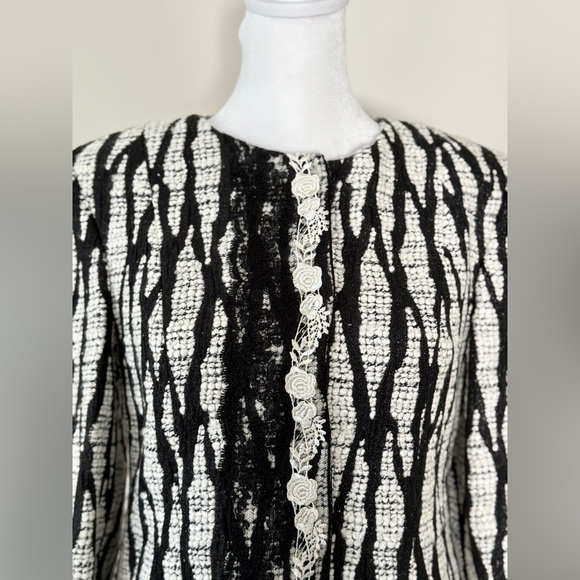 Peggy Jennings ~ Couture Jacket ~ Wool with Silk Lining & Embroidery. 🖤🤍 - Picture 3 of 7